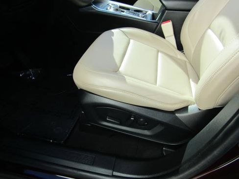 Used 2023 Ford Explorer XLT w/ Equipment Group 202A image 18