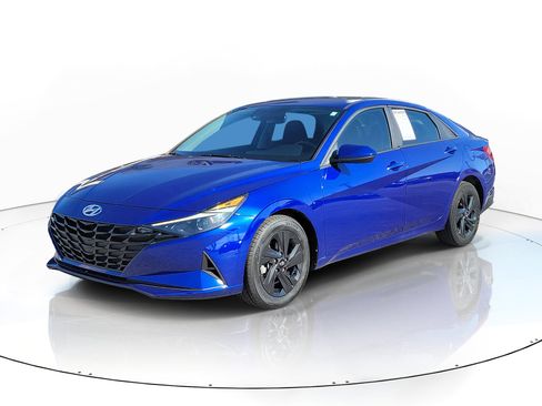 Used 2023 Hyundai Elantra SEL FWD image 3