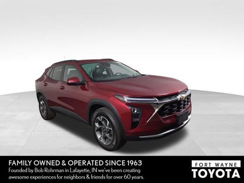 Used 2024 Chevrolet Trax LT w/ LT Convenience Package FWD image 4