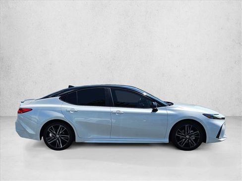 Used 2025 Toyota Camry XSE FWD image 4
