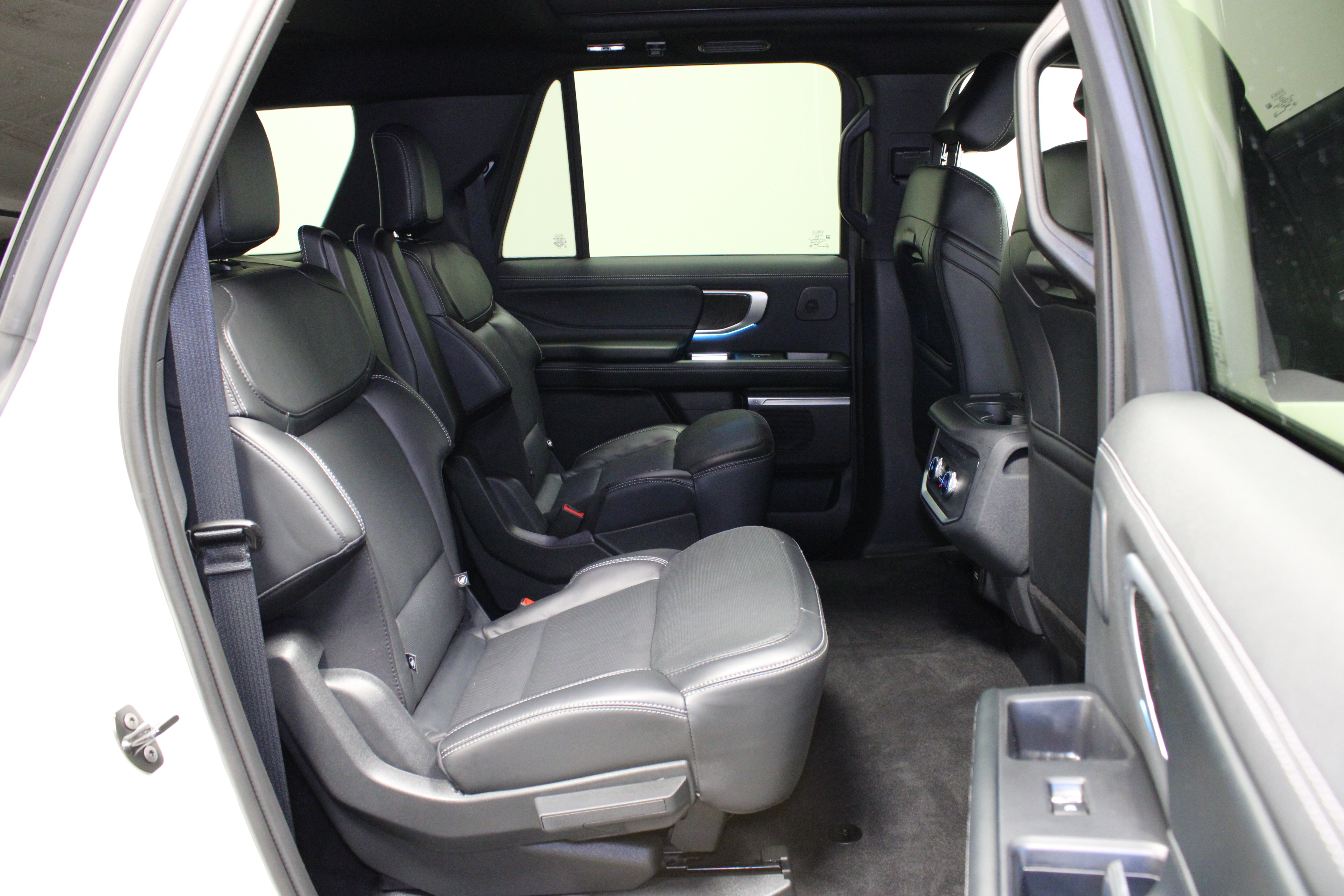 Used 2025 Ford Expedition Max Platinum w/ Stealth Performance Package AWD/4WD image 19