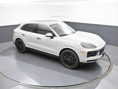 Used 2024 Porsche Cayenne S image 48