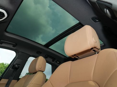 Certified 2026 Porsche Macan AWD/4WD image 24