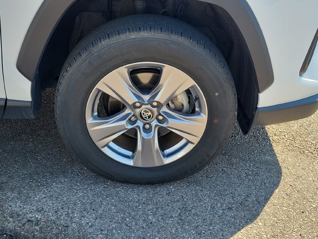 Used 2025 Toyota RAV4 XLE AWD/4WD image 9