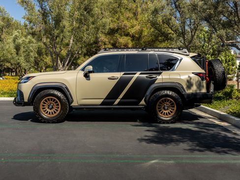 Used 2024 Lexus LX 600 F Sport AWD/4WD image 19