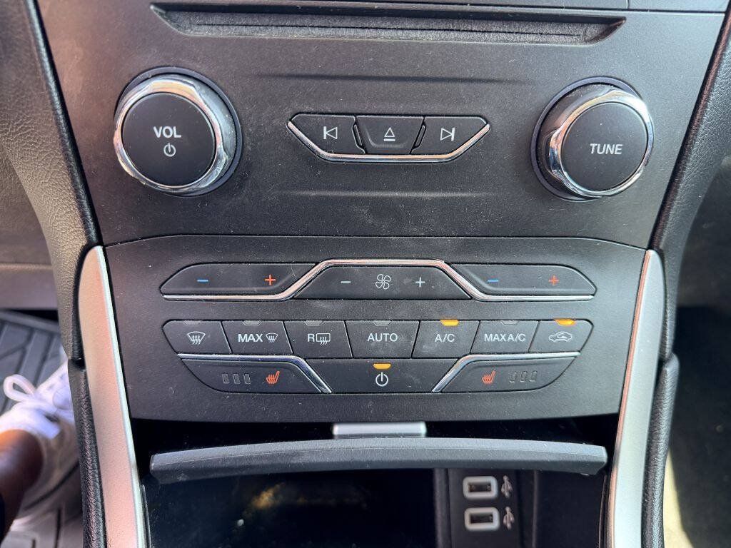 Used 2016 Ford Edge SEL w/ Equipment Group 201A AWD/4WD image 20
