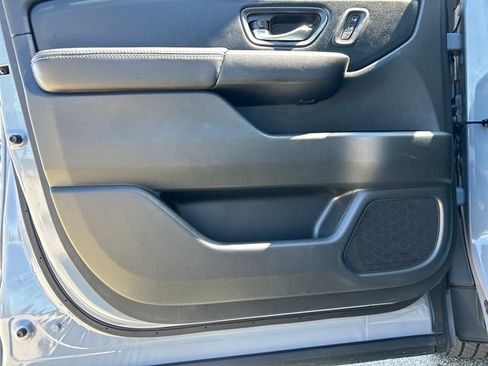 Used 2025 Honda Pilot Touring image 12