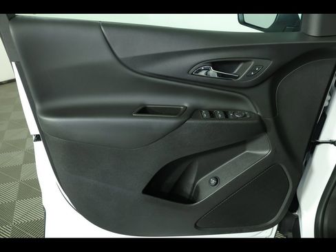 Used 2023 Chevrolet Equinox LT image 20