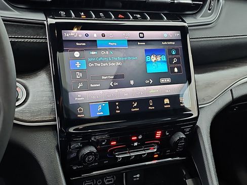 Used 2023 Jeep Grand Cherokee Limited image 19