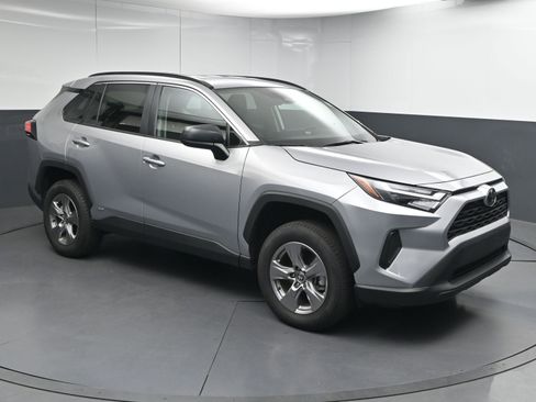 Certified 2025 Toyota RAV4 LE image 6