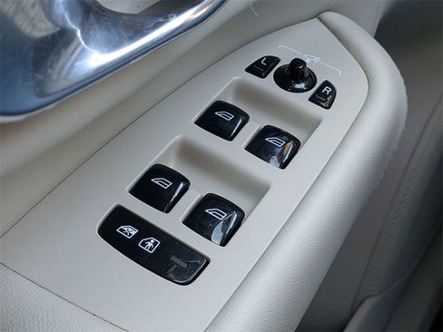 Certified 2023 Volvo XC90 B5 Plus image 27