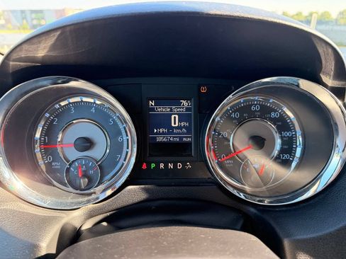Used 2012 Chrysler Town & Country Touring w/ Entertainment Group #1 FWD image 16
