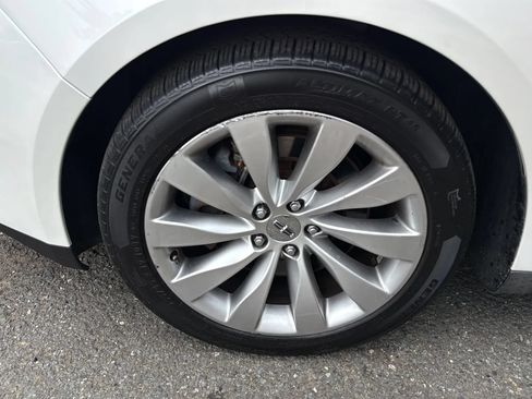 Used 2014 Lincoln MKS AWD w/ Equipment Group 101A image 9