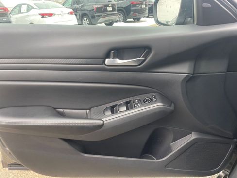 Used 2025 Nissan Altima 2.5 SV image 18