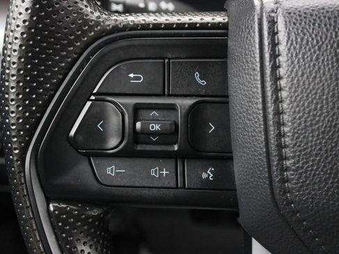 Used 2025 Toyota Tacoma SR5 AWD/4WD image 26