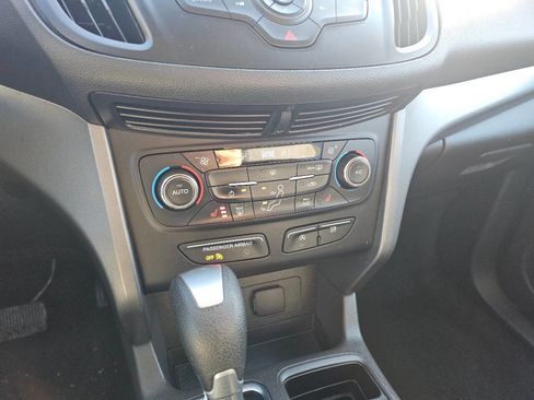 Used 2017 Ford Escape SE w/ SE Cold Weather Package image 19