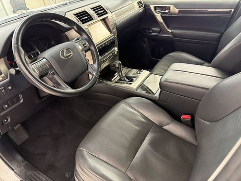 Used 2017 Lexus GX 460 w/ Navigation Package AWD/4WD image 4