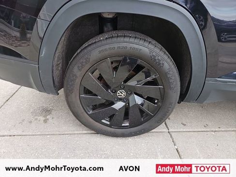 Used 2025 Volkswagen Atlas SE image 37