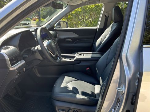 Used 2024 Toyota Grand Highlander Limited image 16