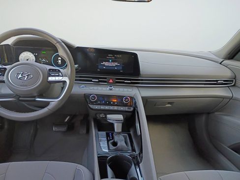 Used 2023 Hyundai Elantra SEL w/ Convenience Package FWD image 15