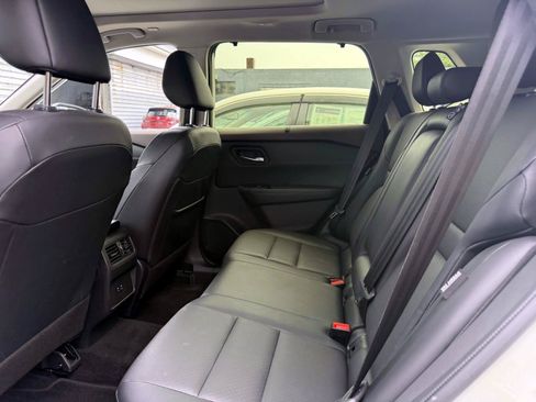 Used 2023 Nissan Rogue SV w/ SV Premium B Package AWD/4WD image 11