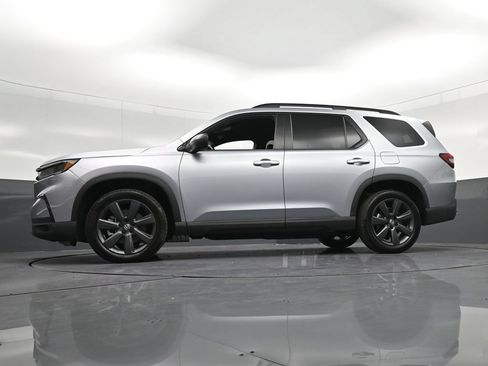 Used 2025 Honda Pilot Sport image 31
