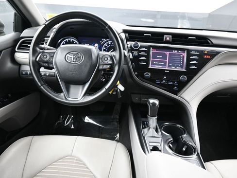 Certified 2020 Toyota Camry SE w/ Cold Weather Package AWD/4WD image 19