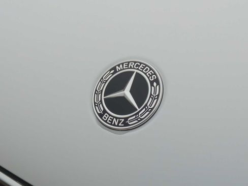 Used 2025 Mercedes-Benz GLC 300 4MATIC image 12