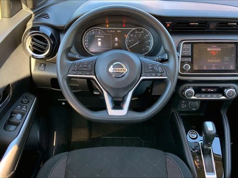 Used 2018 Nissan Kicks SV image 5