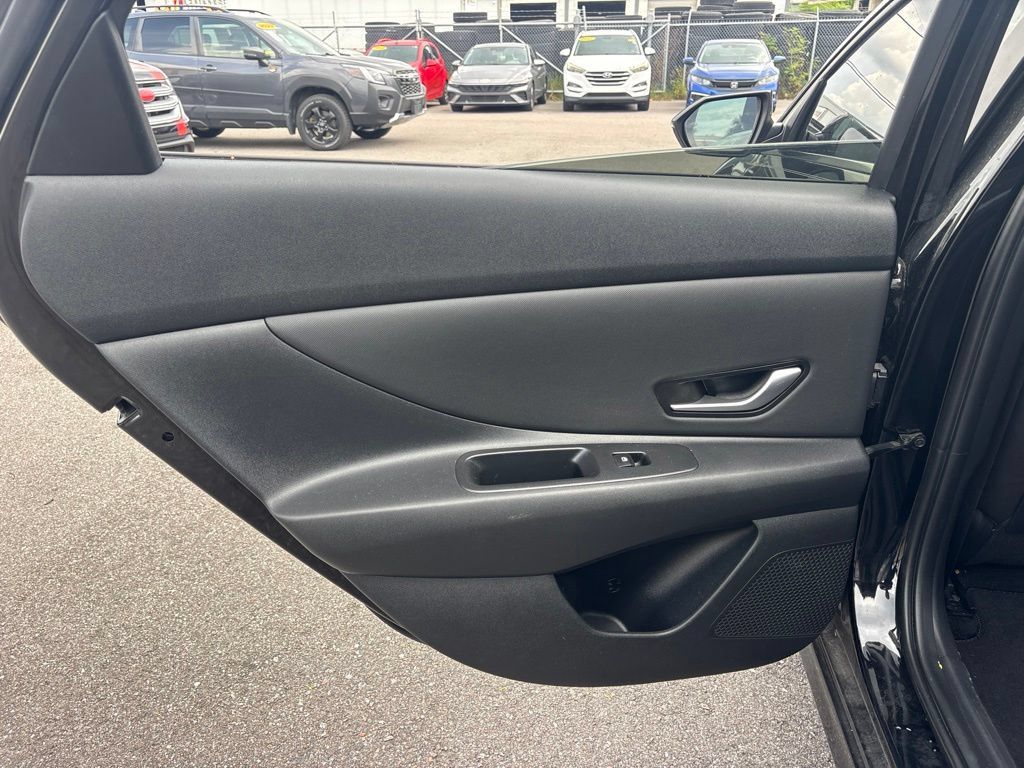 Used 2022 Hyundai Elantra SEL w/ Convenience + Premium Package FWD image 14