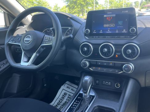Used 2024 Nissan Sentra SV image 3