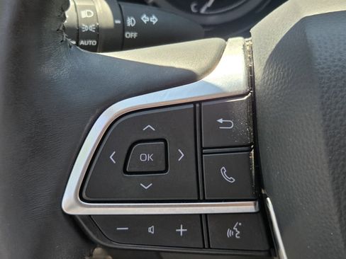 Used 2020 Toyota Highlander XLE FWD image 26