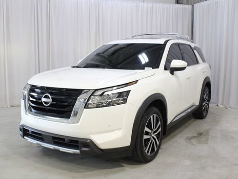 Used 2024 Nissan Pathfinder Platinum w/ Cargo Package AWD/4WD image 35