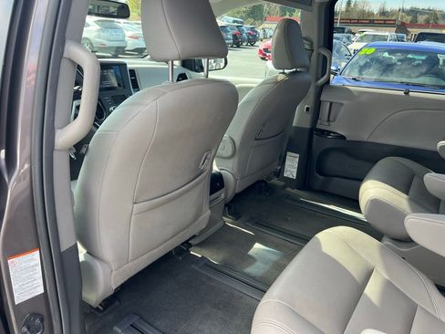 Used 2015 Toyota Sienna XLE Premium image 15
