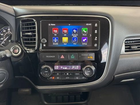 Used 2017 Mitsubishi Outlander SE FWD image 11
