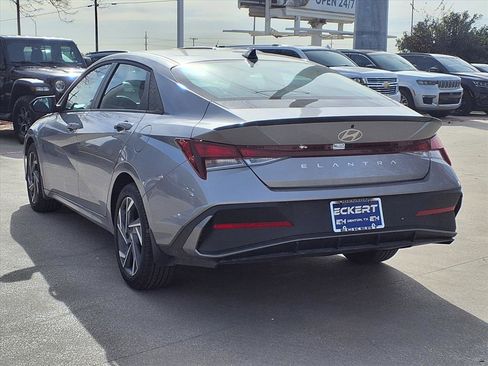 Certified 2025 Hyundai Elantra Sport image 4
