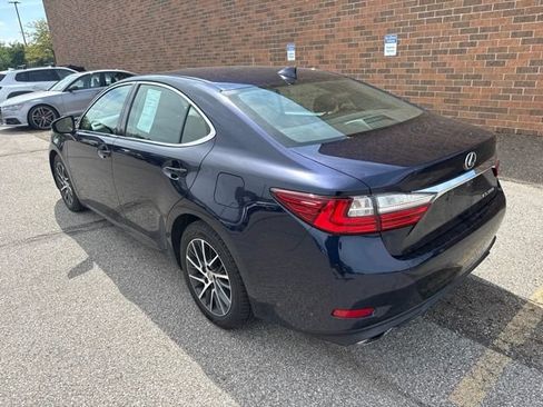 Used 2016 Lexus ES 350 w/ Premium Package w/Wood Trim FWD image 4