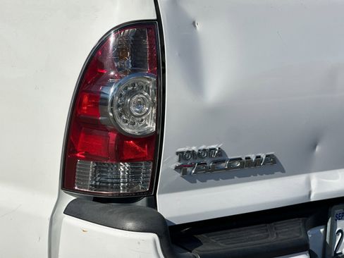 Used 2015 Toyota Tacoma PreRunner w/ TRD Sport Package image 22