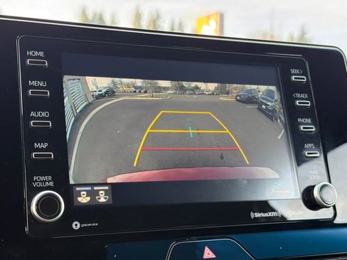 Used 2021 Toyota Venza XLE w/ Carpet Mat Package (TMS) image 16