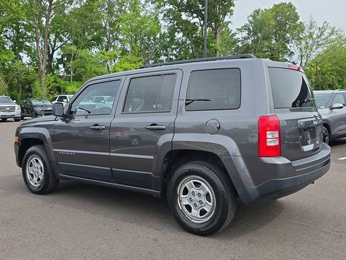 Used 2017 Jeep Patriot Sport w/ Power Value Group FWD image 3