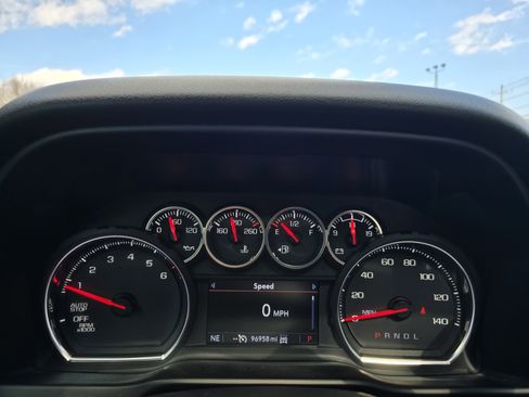 Used 2020 Chevrolet Silverado 1500 LT Trail Boss w/ Midnight Edition image 23