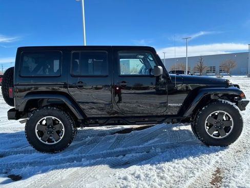 Used 2012 Jeep Wrangler Unlimited Sahara image 7