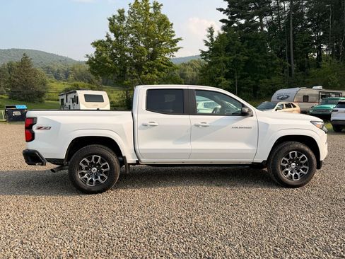 Used 2025 Chevrolet Colorado Z71 AWD/4WD image 4