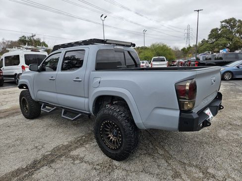 Used 2021 Toyota Tacoma TRD Sport w/ Technology Package image 6