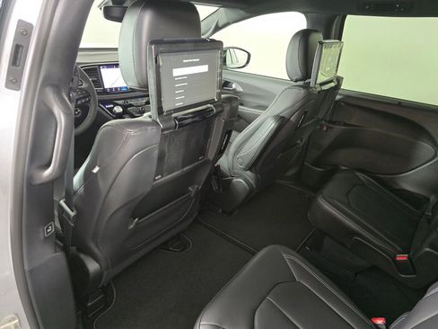 New 2026 Chrysler Pacifica Select FWD image 25