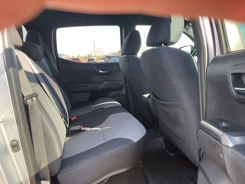 Used 2020 Toyota Tacoma TRD Sport w/ Technology Package image 14