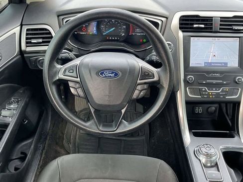Used 2019 Ford Fusion SE image 17