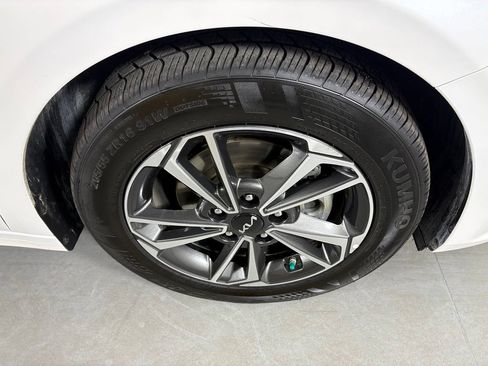 Used 2024 Kia Forte LXS FWD image 10
