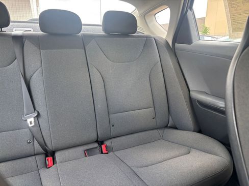 Used 2025 Kia K4 LXS image 36