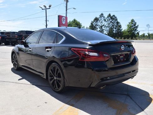 Used 2018 Nissan Altima 2.5 SR w/ SR Midnight Edition image 4